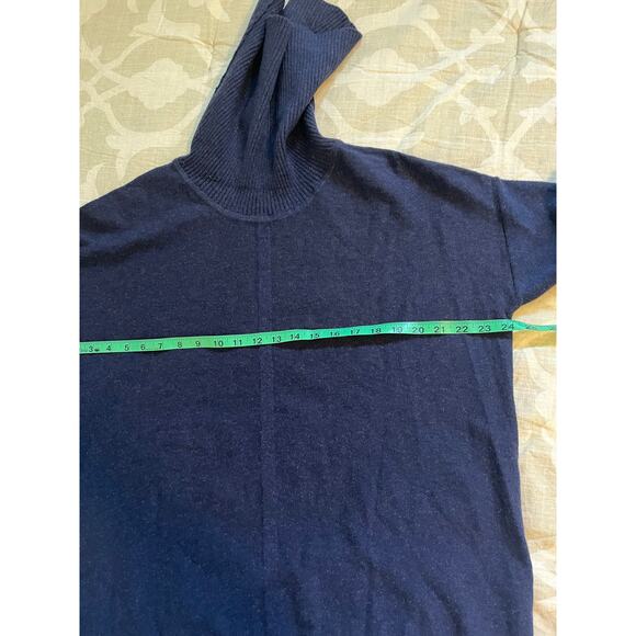 Sundance Gracie Isle Long Sleeve Sweater
Cowl Neck Blue Knit medium - Picture 6 of 9